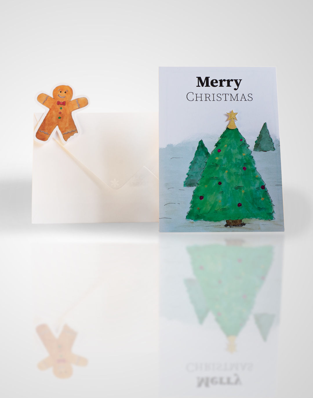 Kerstkaart met kerstboom en gingerbreadmannetje en envelop
